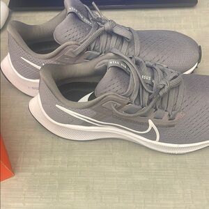 Nike Women's Air Zoom Pegasus 38 - Gray - women’s size 8